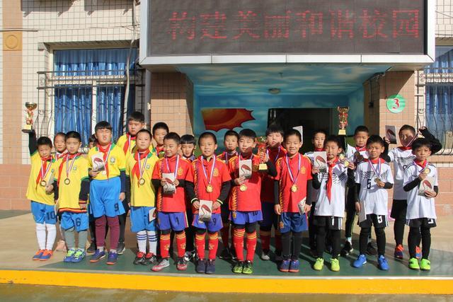 尤文官方：青年队20岁中卫费利佩十字韧带受伤