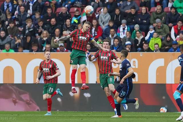 拜仁官方向巴黎道歉 球迷拉横幅未得到拜仁授权